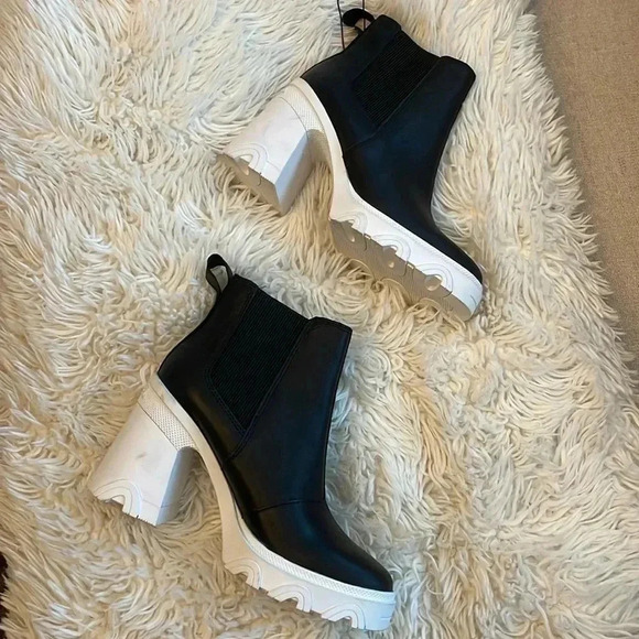 Sorel | Brex Heel Chelsea Boot - Picture 2 of 6